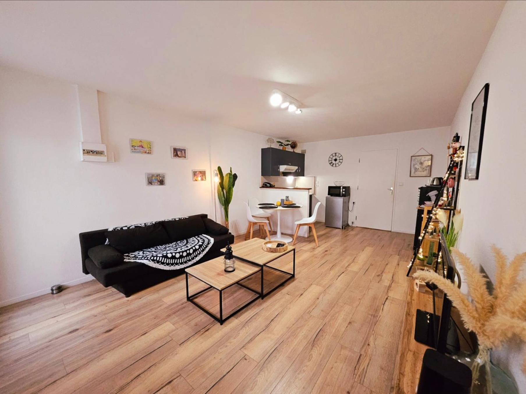 Appartement Cosy Proche Gare - Fibre Optique Et Parking Angouleme Luaran gambar